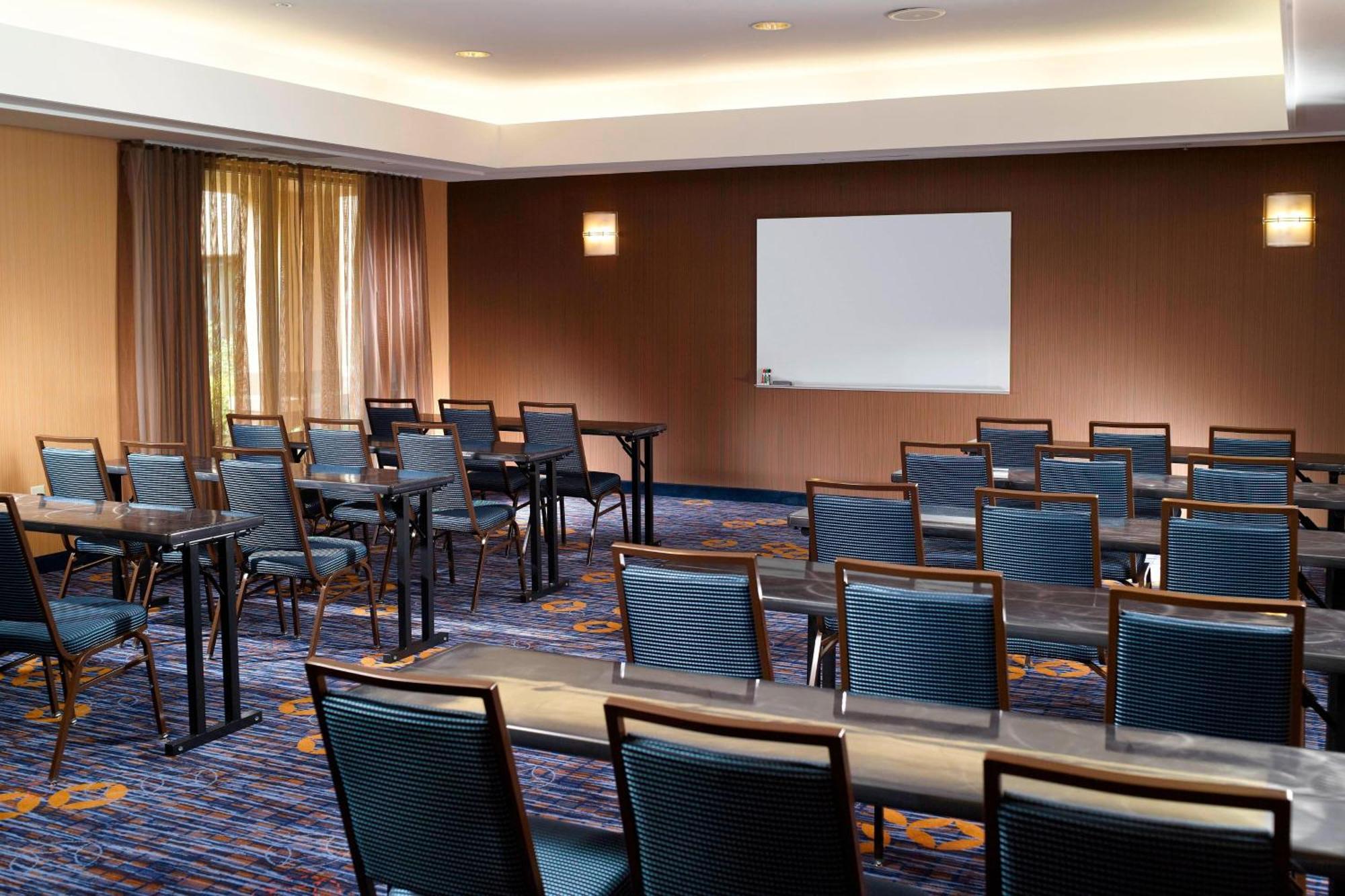 Courtyard By Marriott Atlanta Alpharetta Hotel Eksteriør billede