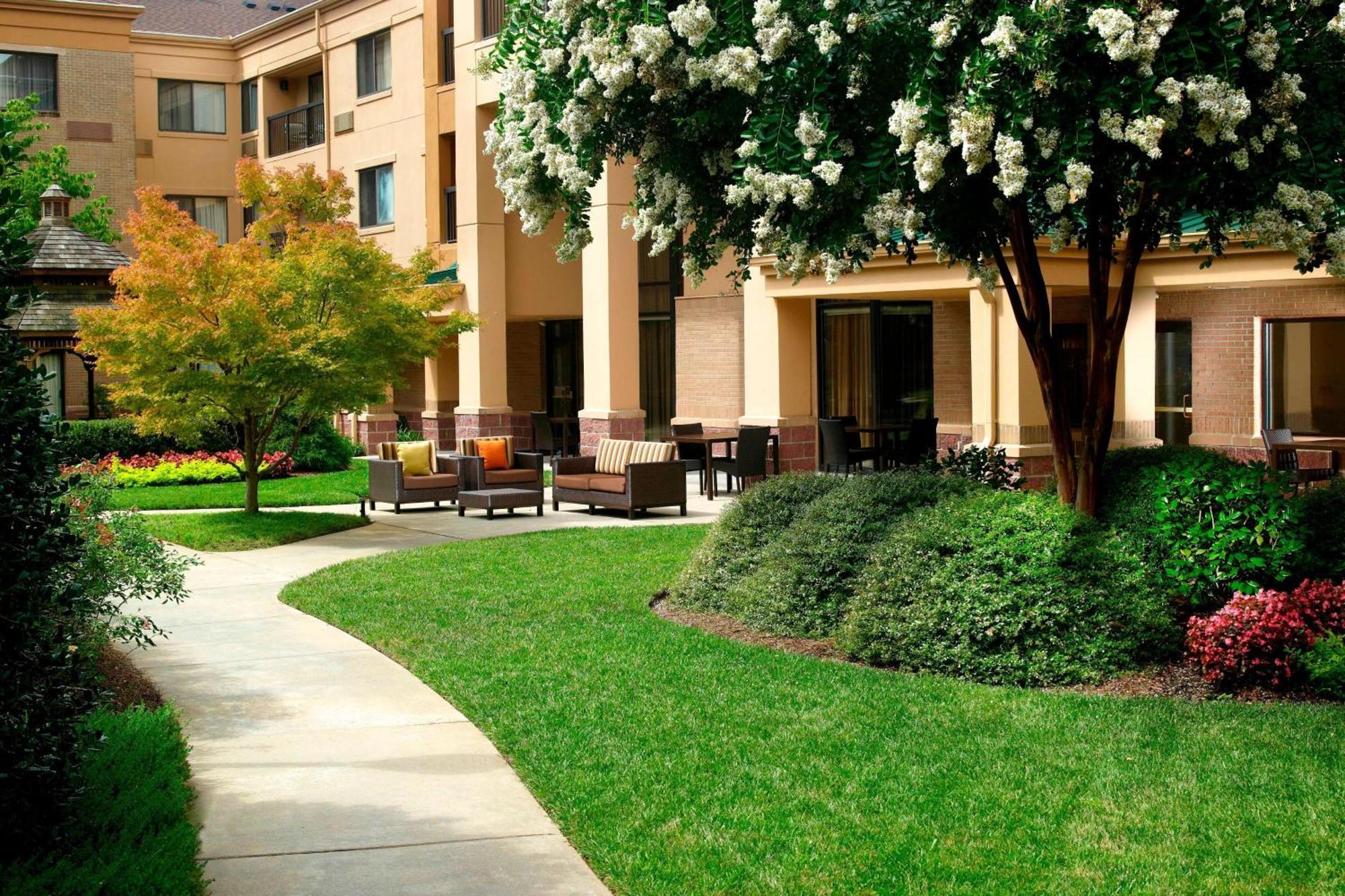 Courtyard By Marriott Atlanta Alpharetta Hotel Eksteriør billede