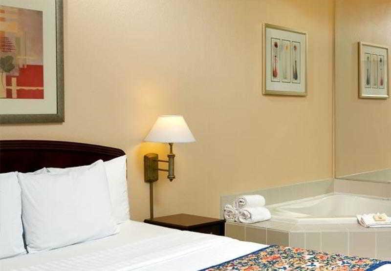 Courtyard By Marriott Atlanta Alpharetta Hotel Værelse billede